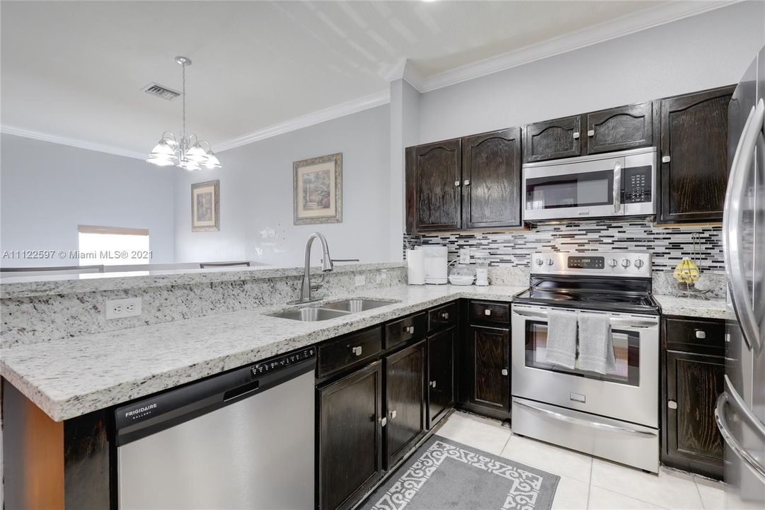 Recently Sold: $265,000 (2 beds, 2 baths, 1036 Square Feet)