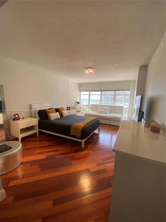 Recently Sold: $785,000 (2 beds, 2 baths, 1723 Square Feet)