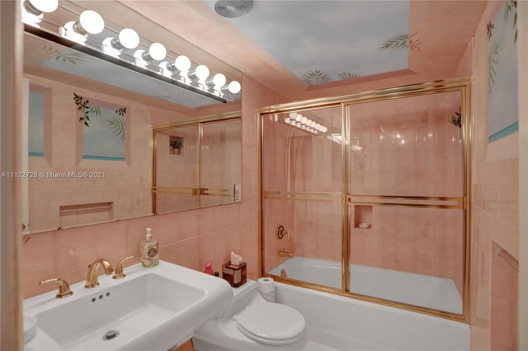 最近售出: $950,000 (3 贝兹, 3 浴室, 2333 平方英尺)