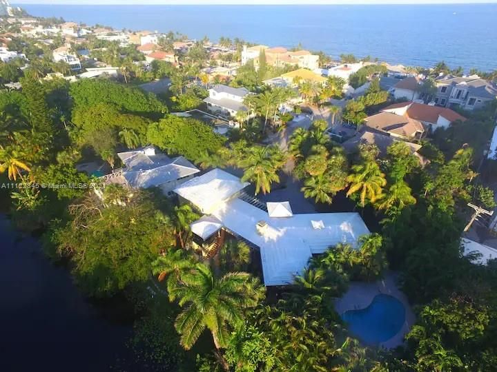 Recently Sold: $2,995,000 (4 beds, 4 baths, 4136 Square Feet)