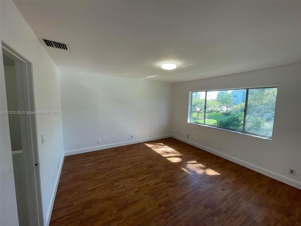 Recently Sold: $250,000 (2 beds, 2 baths, 1242 Square Feet)