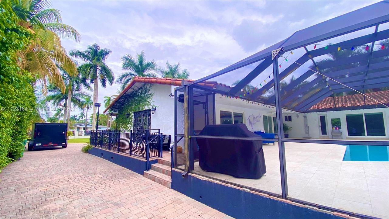 Recently Sold: $1,175,000 (3 beds, 2 baths, 2683 Square Feet)
