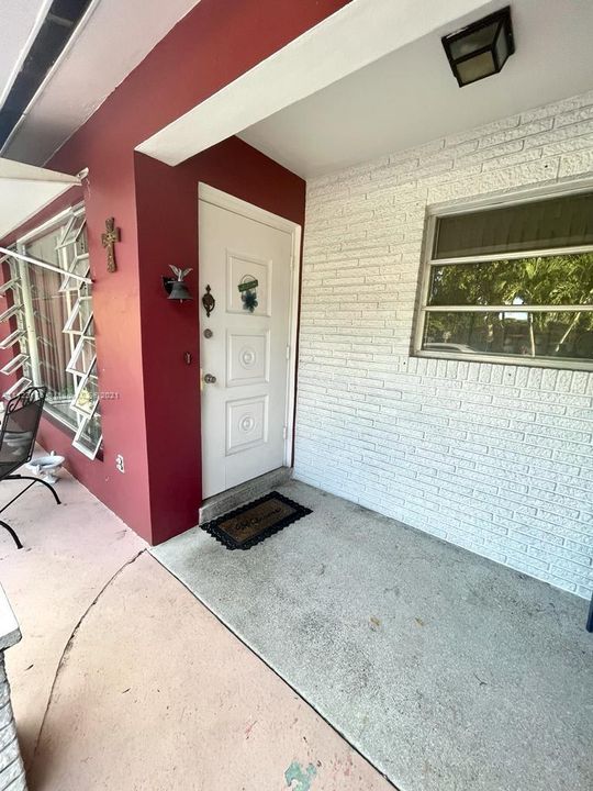 Recently Sold: $300,000 (2 beds, 2 baths, 1057 Square Feet)