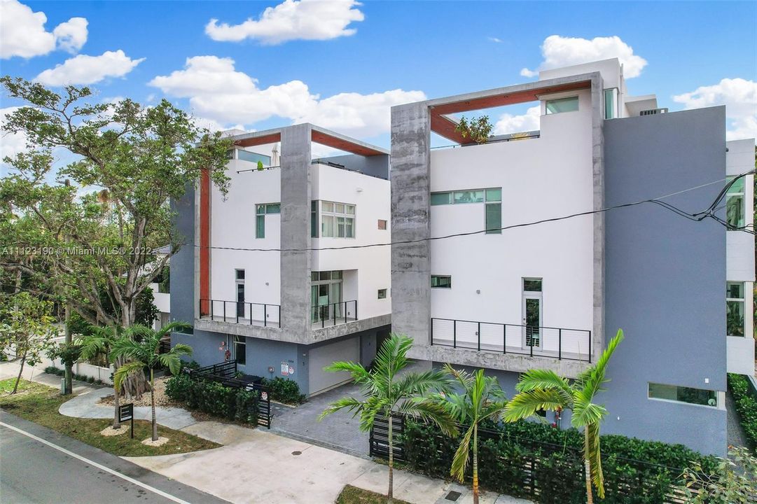 Recently Sold: $1,299,000 (3 beds, 3 baths, 2308 Square Feet)