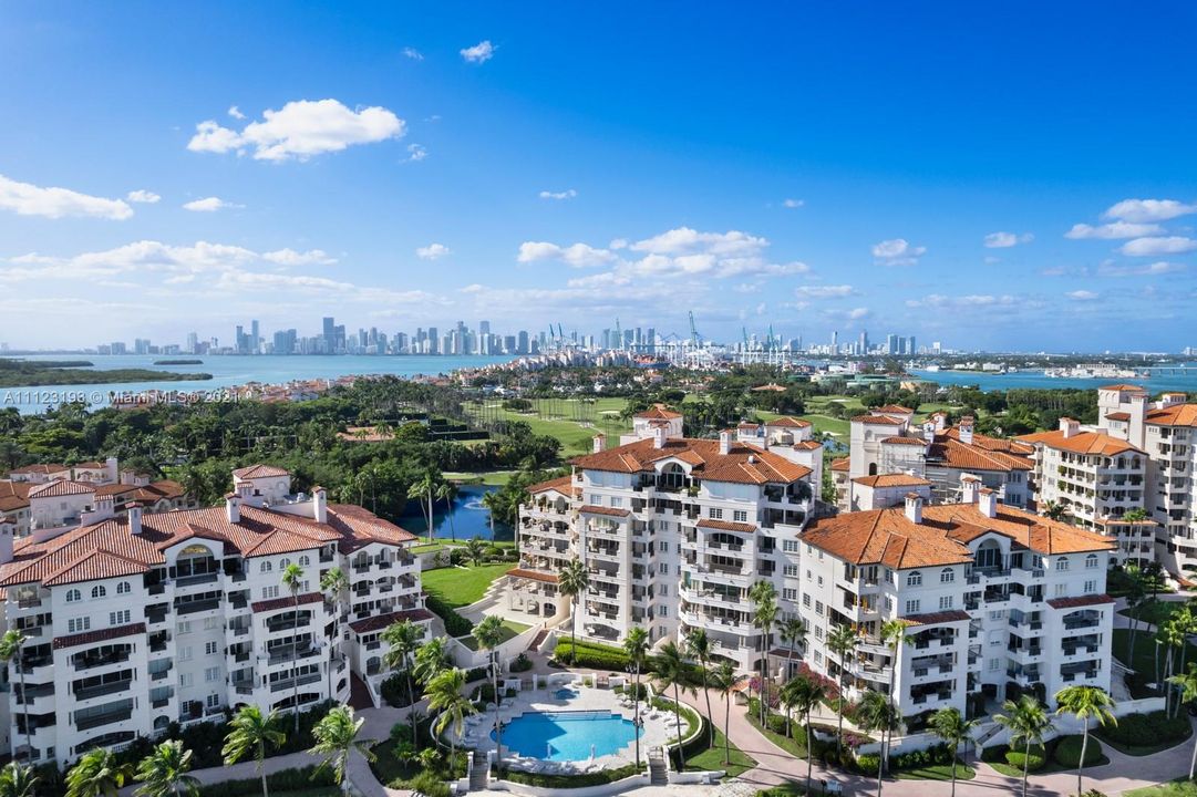 Recently Sold: $6,550,000 (3 beds, 3 baths, 3310 Square Feet)