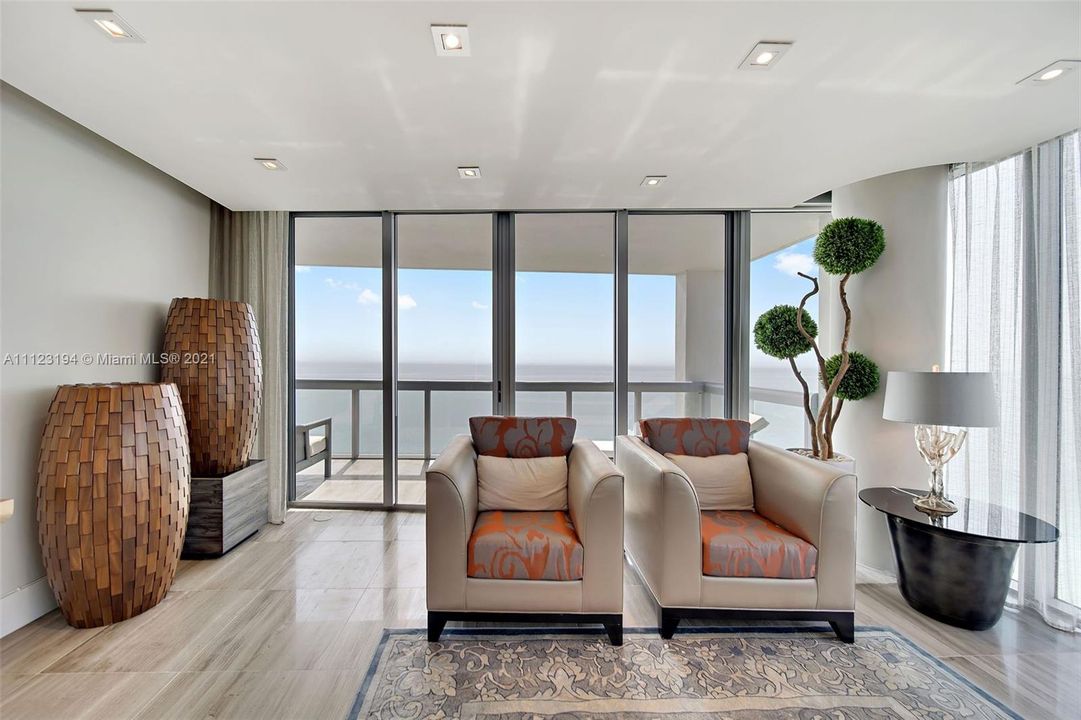 Recently Sold: $3,200,000 (2 beds, 2 baths, 2436 Square Feet)
