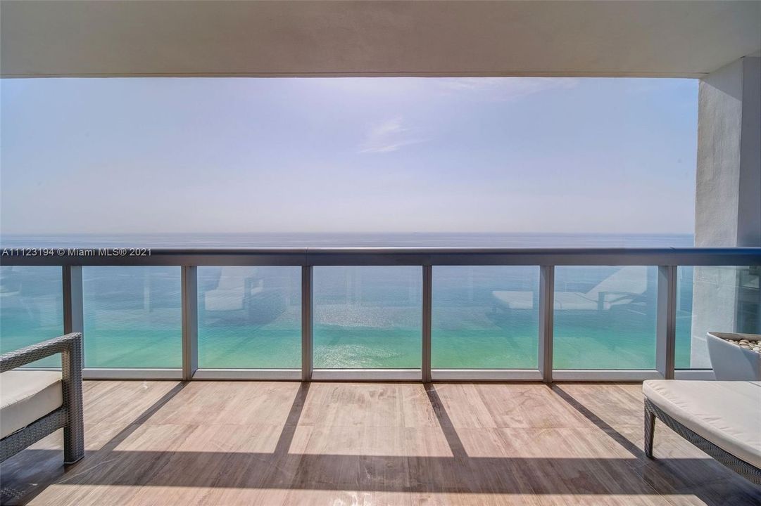 Recently Sold: $3,200,000 (2 beds, 2 baths, 2436 Square Feet)