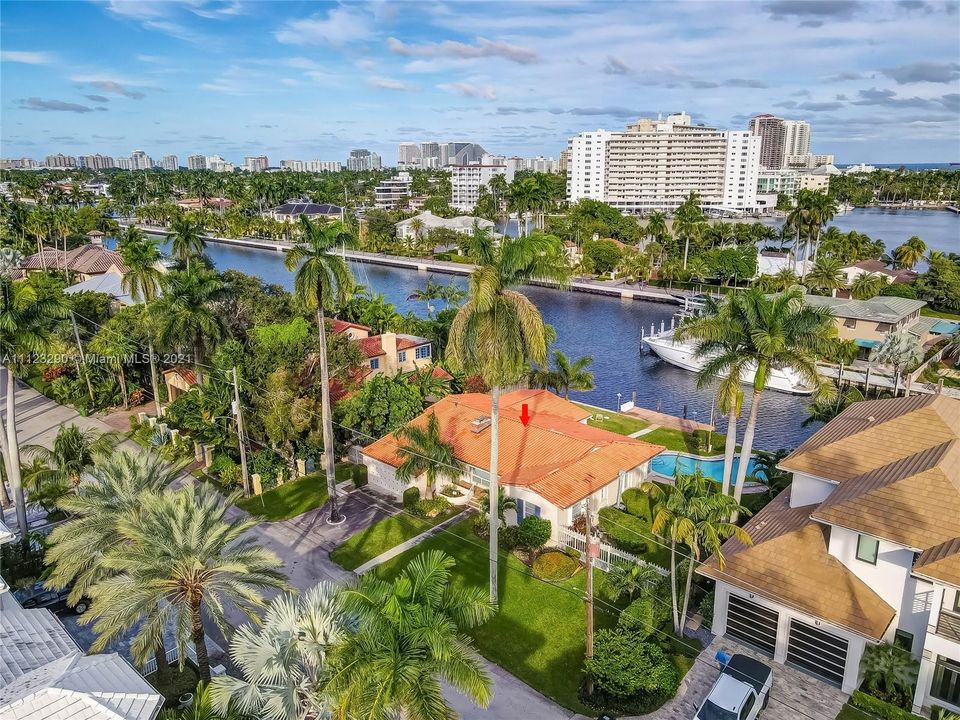 Recently Sold: $2,990,000 (3 beds, 2 baths, 2071 Square Feet)