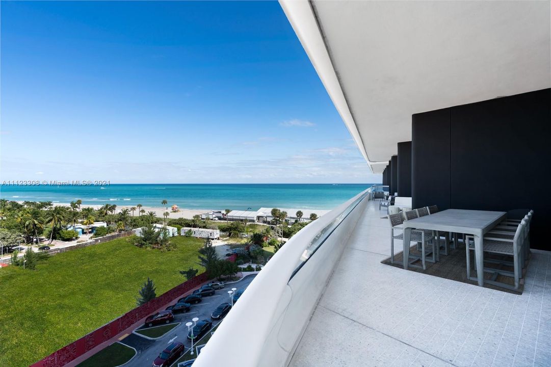 Recently Sold: $5,995,000 (2 beds, 2 baths, 2238 Square Feet)
