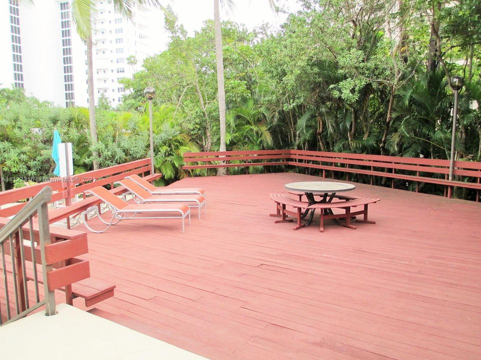 Recently Sold: $650,000 (2 beds, 2 baths, 1435 Square Feet)