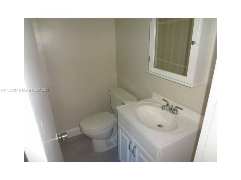 Недавно арендовано: $2,000 (1 спален, 1 ванн, 854 Квадратных фут)