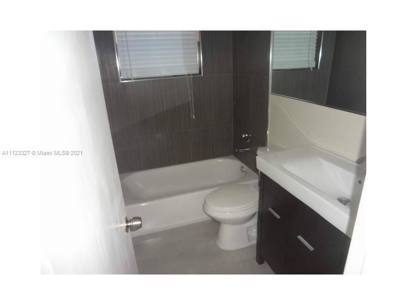 Недавно арендовано: $2,000 (1 спален, 1 ванн, 854 Квадратных фут)