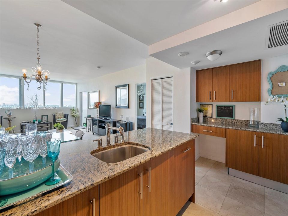 Recently Sold: $530,000 (1 beds, 1 baths, 894 Square Feet)