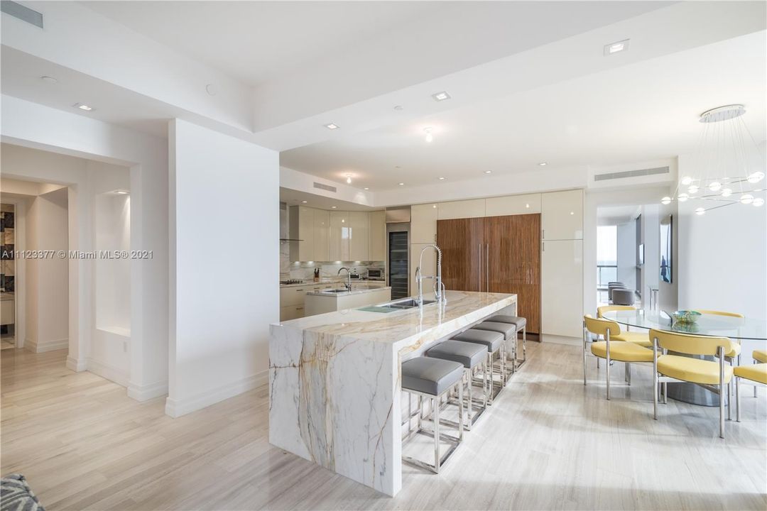 Recently Sold: $6,850,000 (3 beds, 6 baths, 4609 Square Feet)