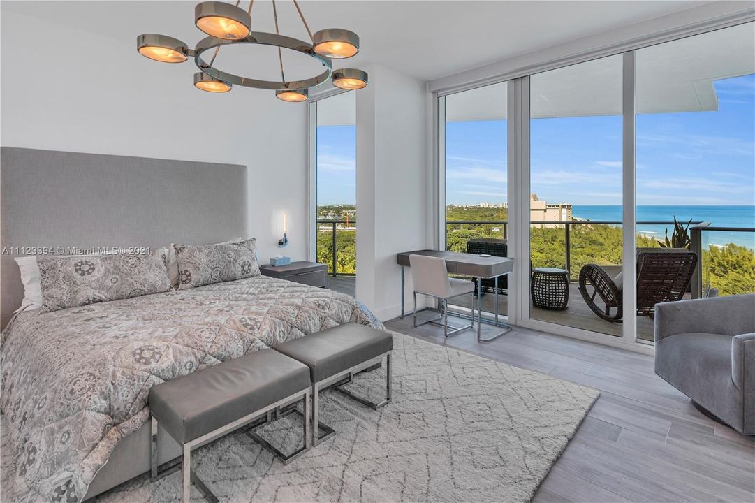 Recently Sold: $2,350,000 (3 beds, 3 baths, 2420 Square Feet)