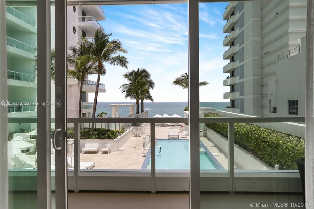 Recently Sold: $1,290,000 (1 beds, 2 baths, 1063 Square Feet)