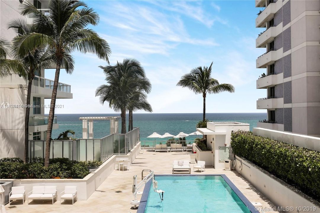 Recently Sold: $1,290,000 (1 beds, 2 baths, 1063 Square Feet)