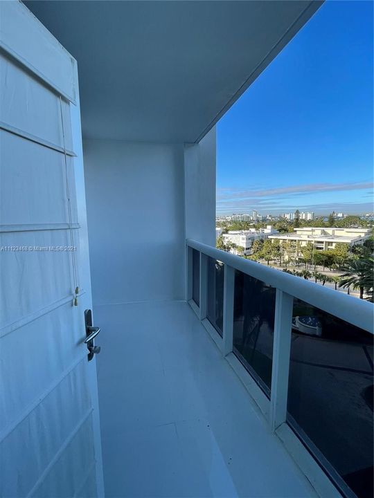 Recently Sold: $600,000 (1 beds, 1 baths, 896 Square Feet)