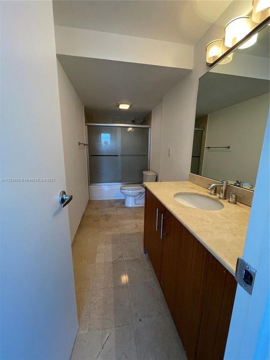 Recently Sold: $600,000 (1 beds, 1 baths, 896 Square Feet)