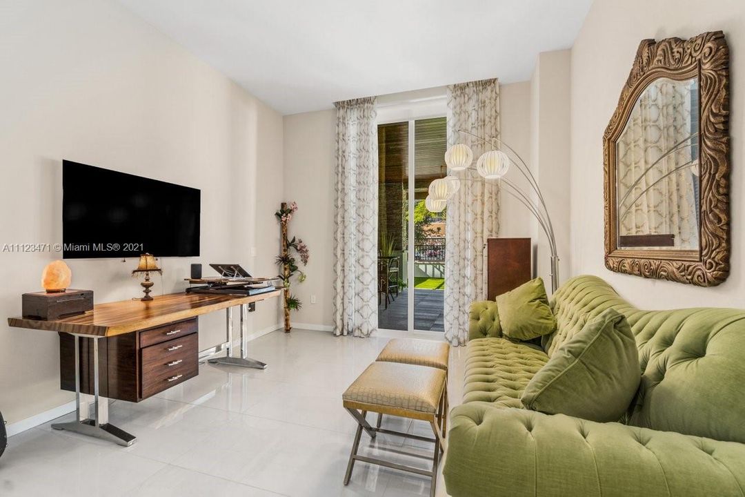 Recently Sold: $1,760,000 (2 beds, 2 baths, 1874 Square Feet)