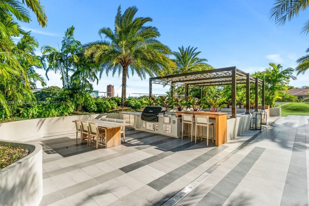 Recently Sold: $1,760,000 (2 beds, 2 baths, 1874 Square Feet)