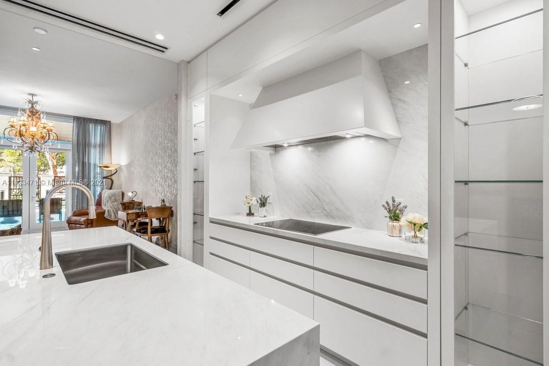 Recently Sold: $1,760,000 (2 beds, 2 baths, 1874 Square Feet)