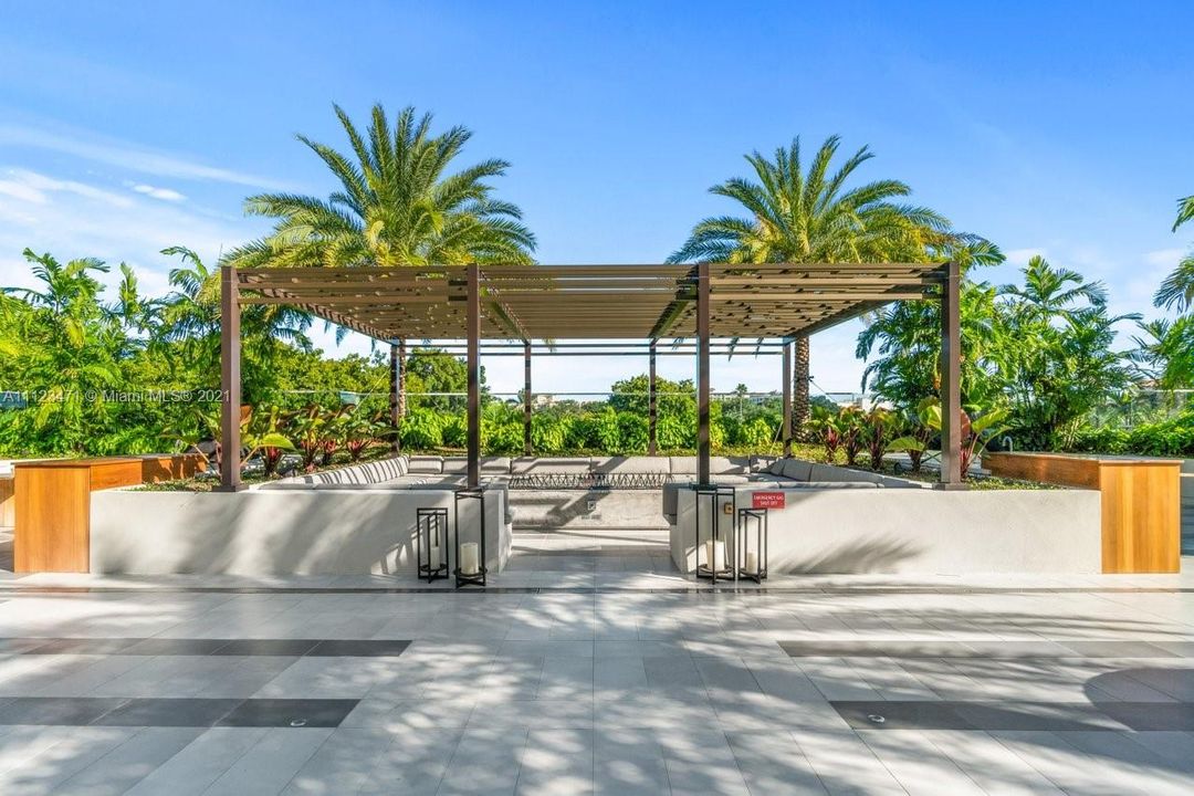 Recently Sold: $1,760,000 (2 beds, 2 baths, 1874 Square Feet)