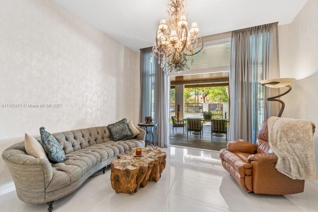 Recently Sold: $1,760,000 (2 beds, 2 baths, 1874 Square Feet)