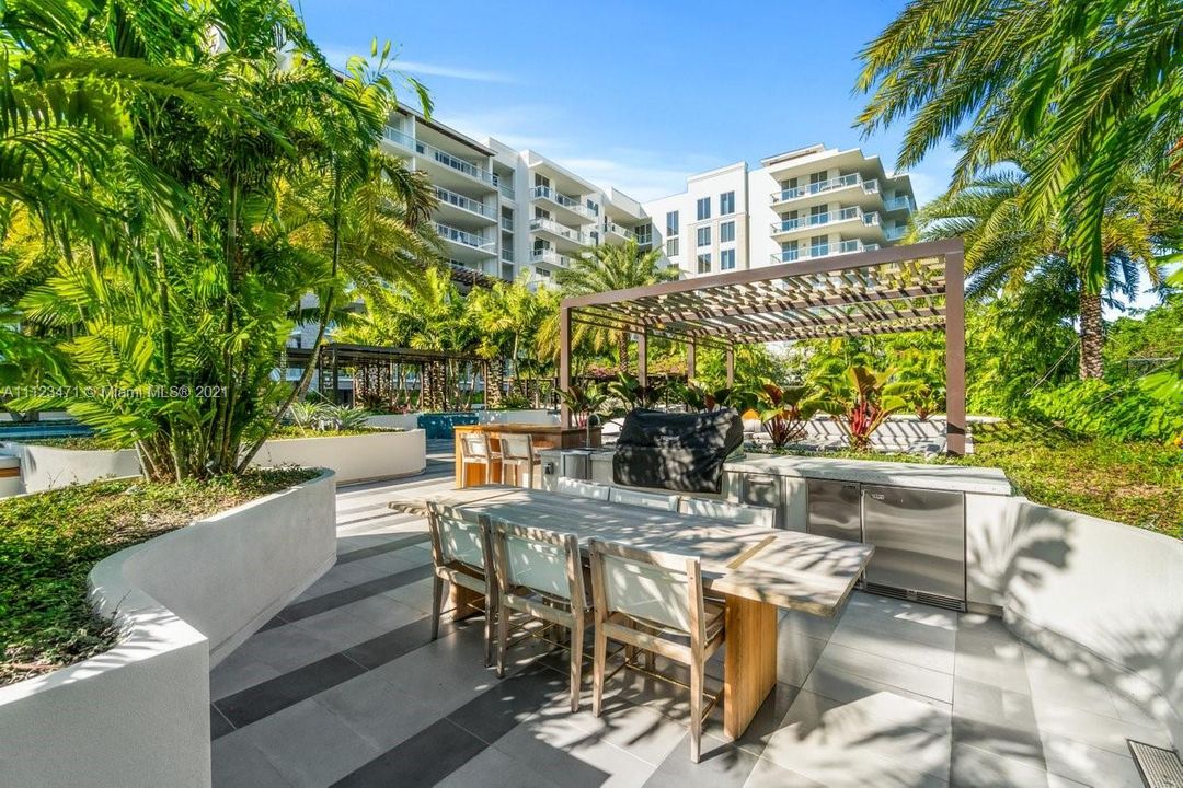 Recently Sold: $1,760,000 (2 beds, 2 baths, 1874 Square Feet)