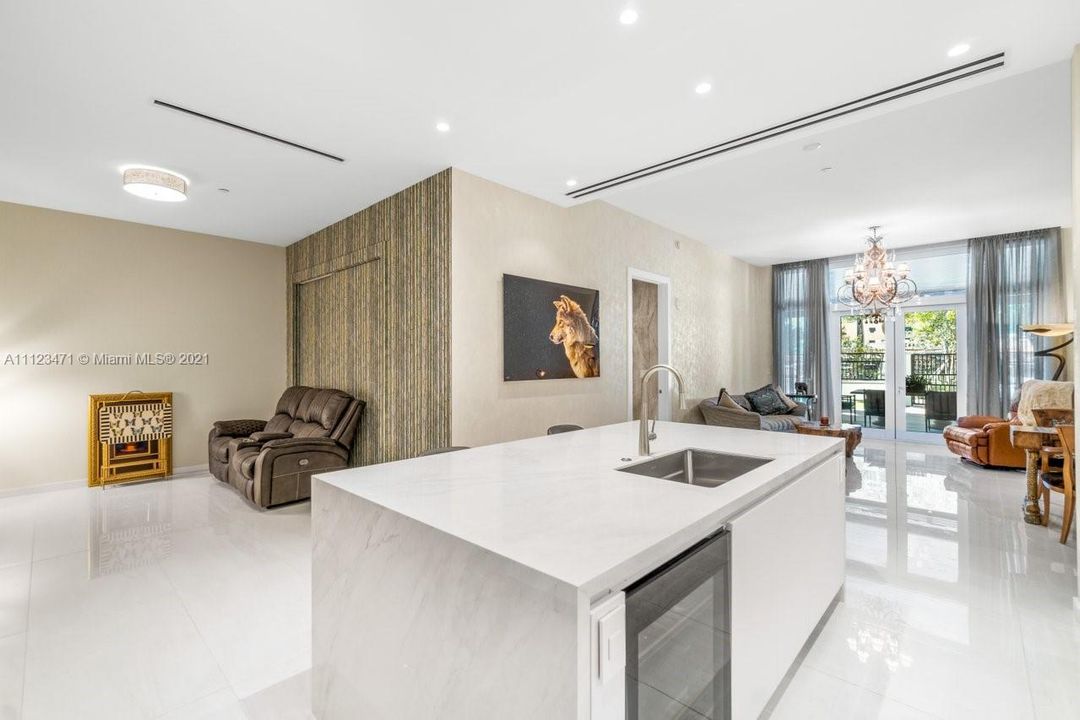 Recently Sold: $1,760,000 (2 beds, 2 baths, 1874 Square Feet)