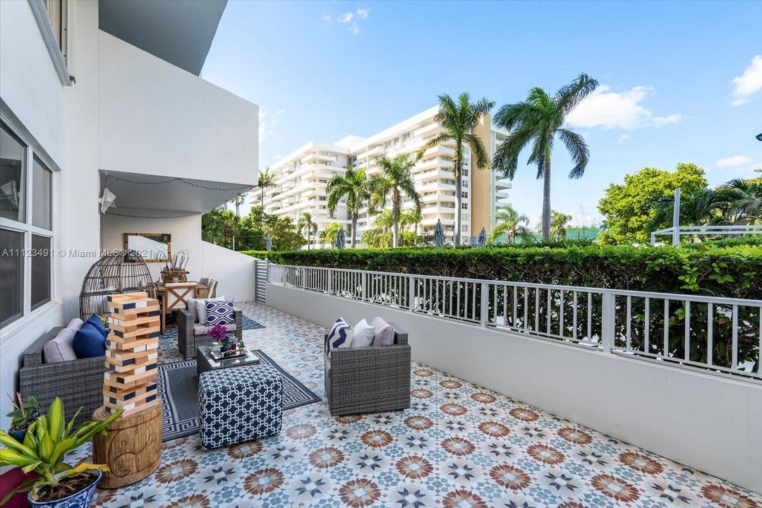 Recently Sold: $1,150,000 (2 beds, 2 baths, 1260 Square Feet)