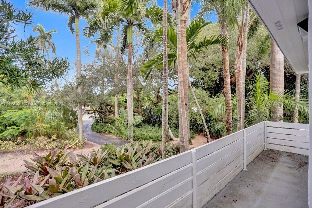 Recently Sold: $3,475,000 (5 beds, 4 baths, 2919 Square Feet)