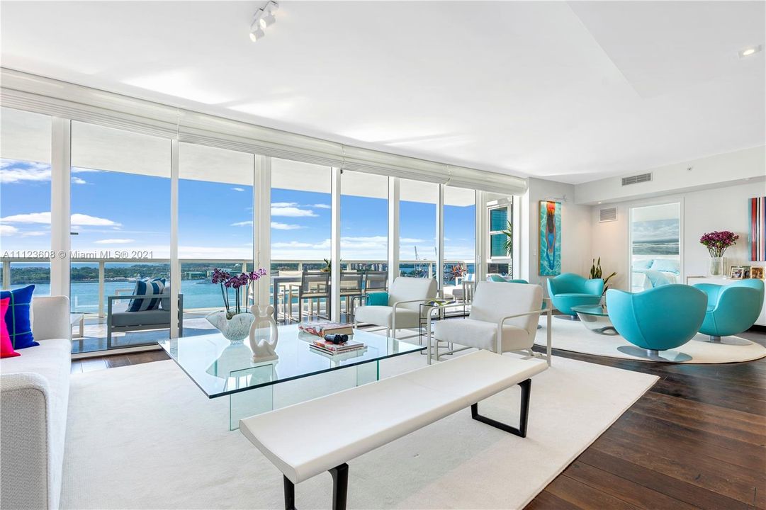 Recently Sold: $2,600,000 (2 beds, 3 baths, 2024 Square Feet)