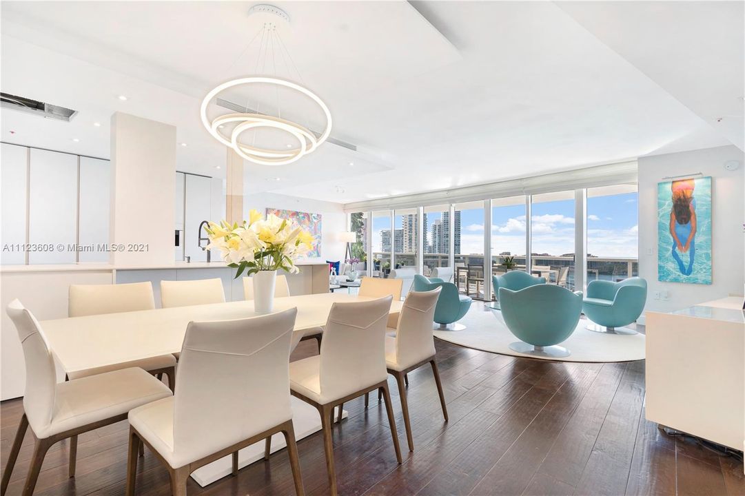 Recently Sold: $2,600,000 (2 beds, 3 baths, 2024 Square Feet)