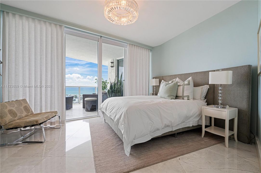 Recently Sold: $6,899,000 (4 beds, 3 baths, 3979 Square Feet)