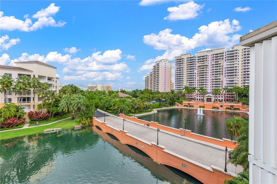 Recently Sold: $2,500,000 (3 beds, 3 baths, 2220 Square Feet)