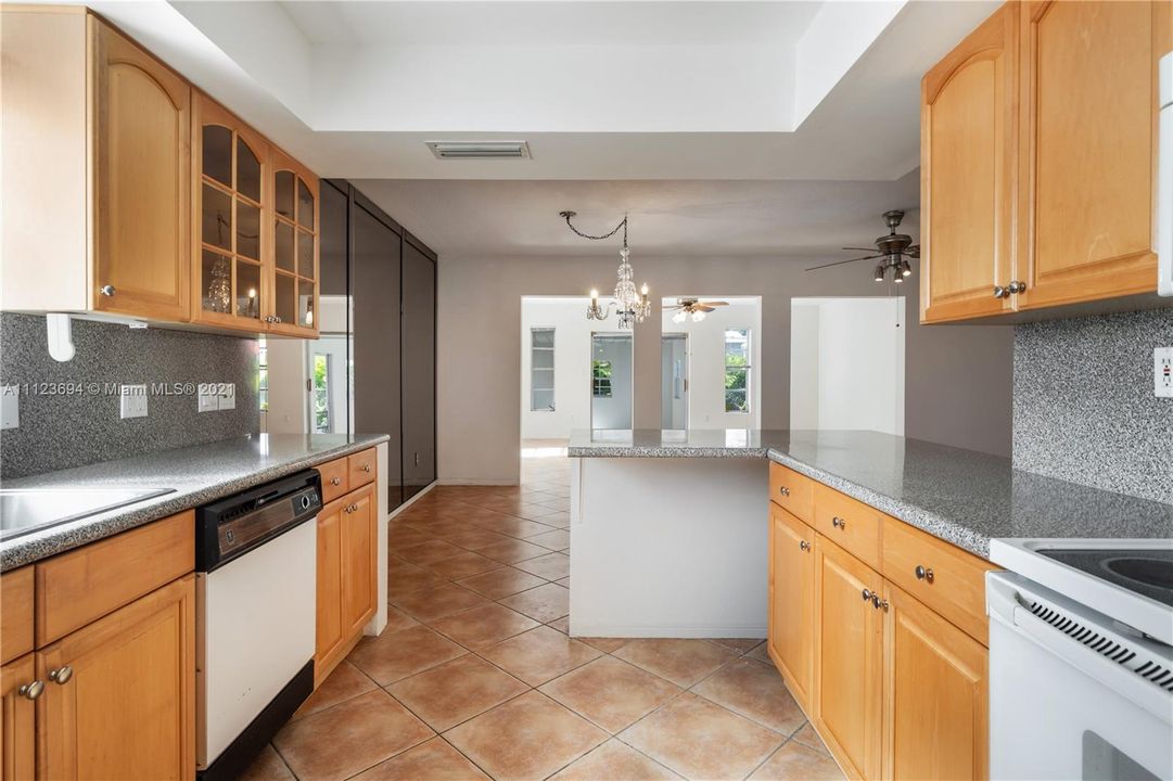 Recently Sold: $879,000 (2 beds, 2 baths, 1840 Square Feet)