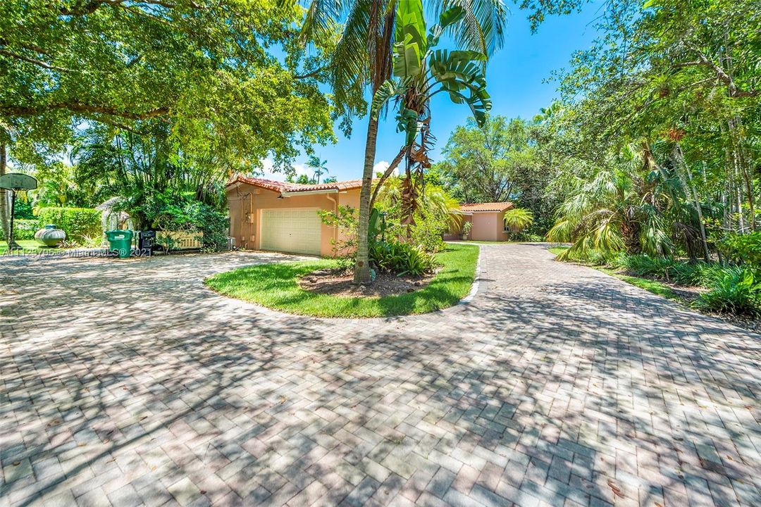 Recently Sold: $1,875,000 (5 beds, 4 baths, 3564 Square Feet)