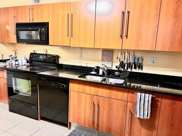 Recently Sold: $255,000 (1 beds, 1 baths, 1016 Square Feet)