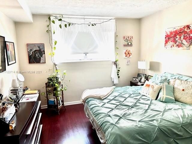Recently Sold: $255,000 (1 beds, 1 baths, 1016 Square Feet)