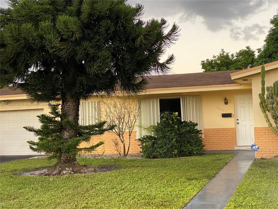 Недавно продано: $395,000 (3 спален, 2 ванн, 1841 Квадратных фут)