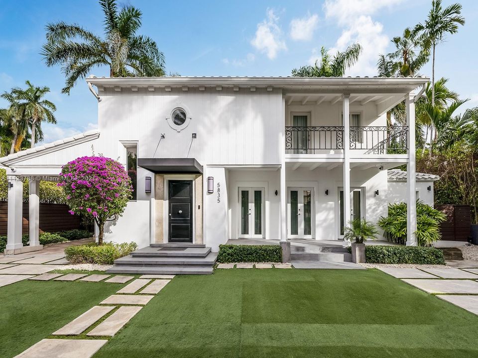 Recently Sold: $4,000,000 (4 beds, 4 baths, 2883 Square Feet)