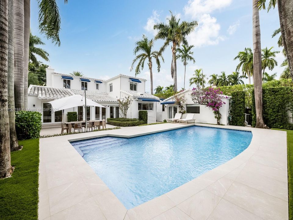 Recently Sold: $4,000,000 (4 beds, 4 baths, 2883 Square Feet)