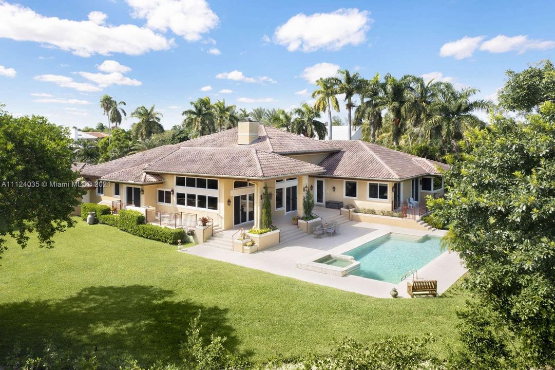 Recently Sold: $4,659,000 (5 beds, 5 baths, 4045 Square Feet)