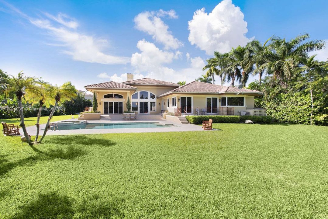 Recently Sold: $4,659,000 (5 beds, 5 baths, 4045 Square Feet)