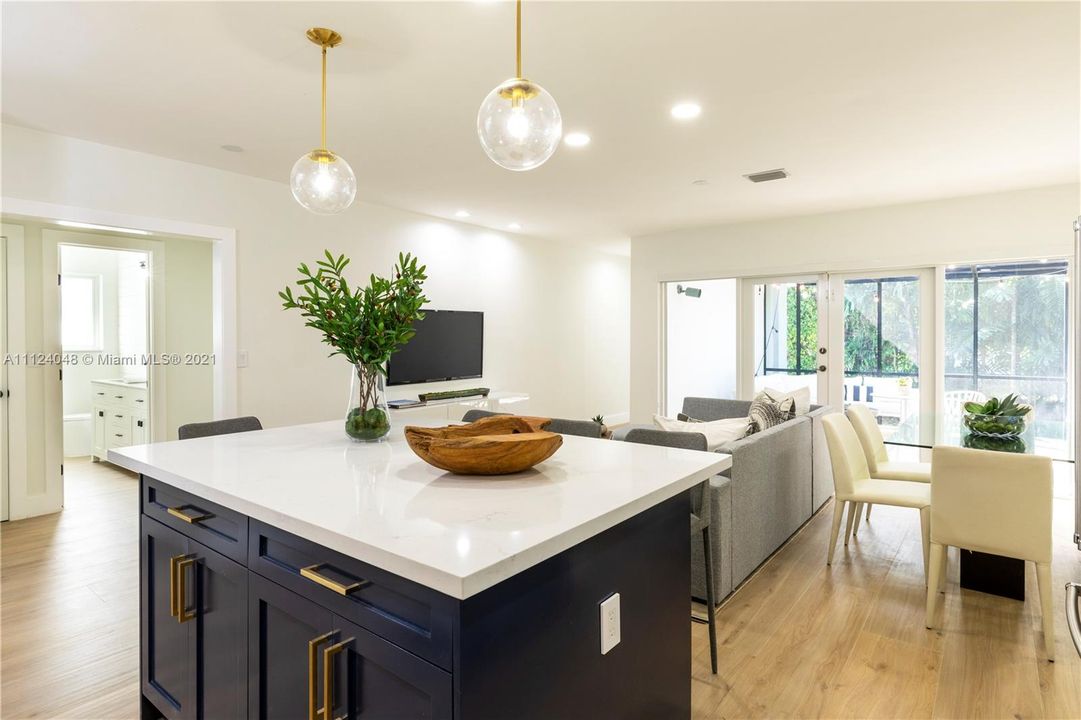 Recently Sold: $999,000 (3 beds, 2 baths, 1533 Square Feet)