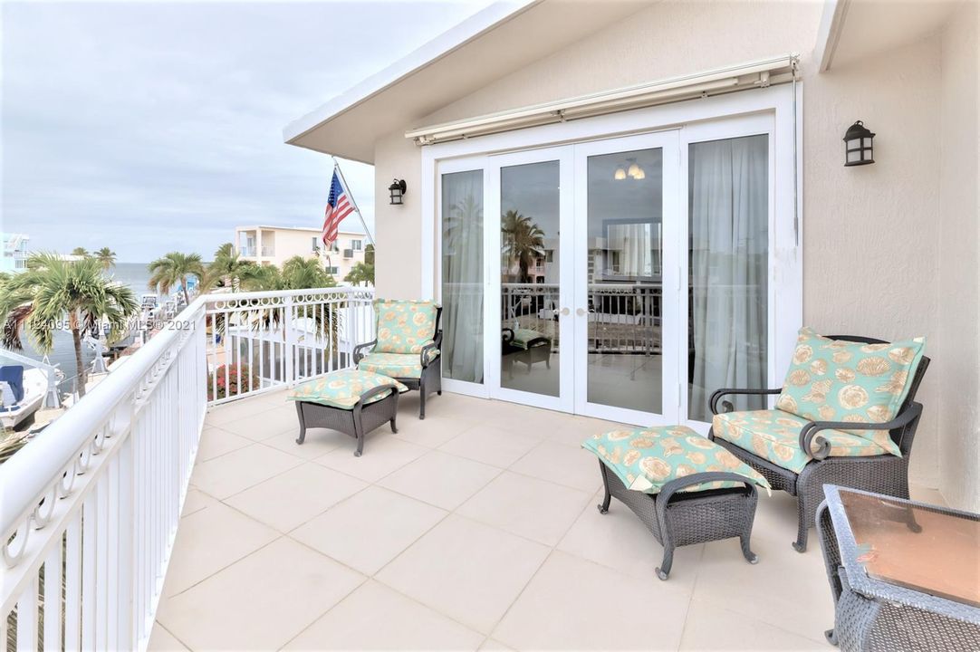 Recently Sold: $1,525,000 (3 beds, 3 baths, 1569 Square Feet)