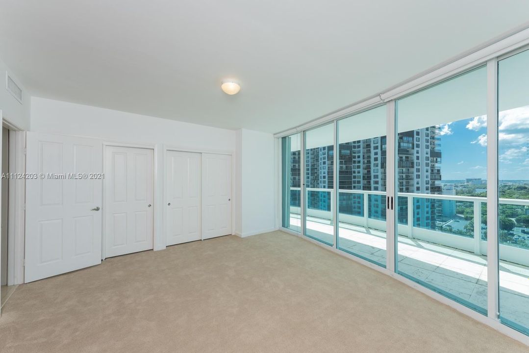 Recently Sold: $1,590,000 (2 beds, 3 baths, 2320 Square Feet)
