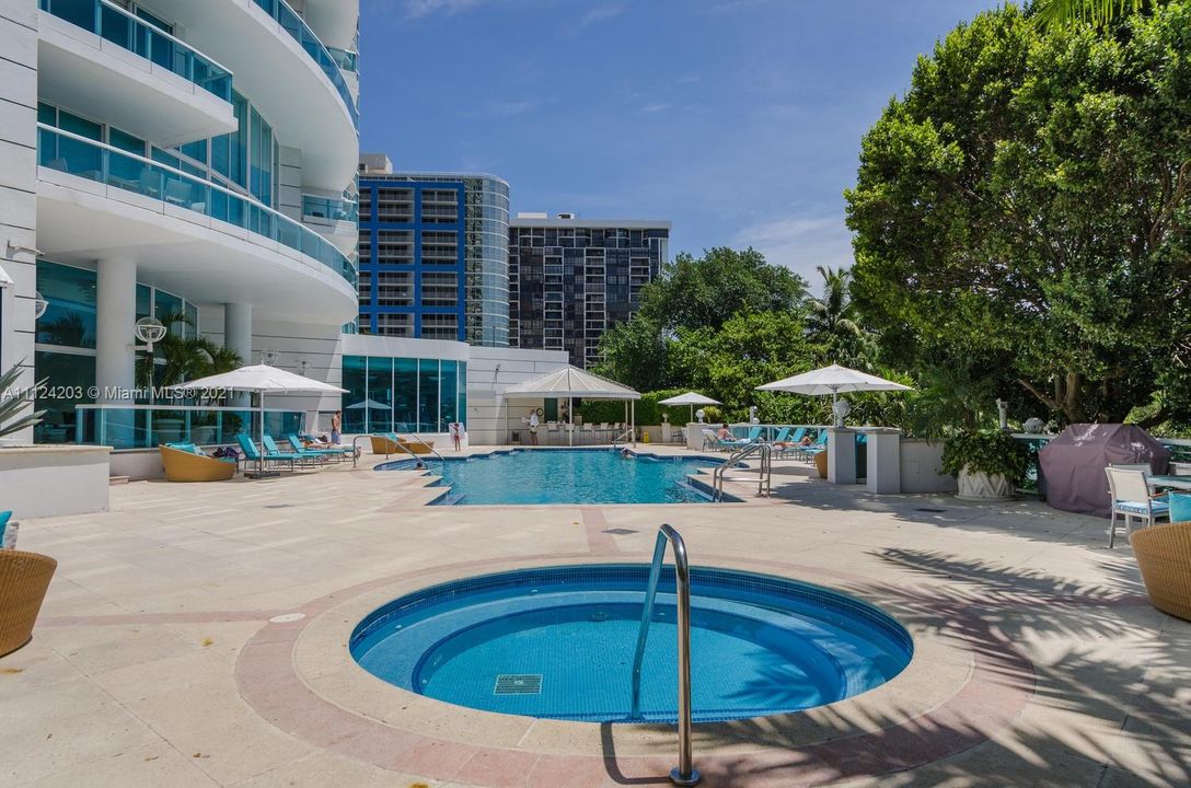 Recently Sold: $1,590,000 (2 beds, 3 baths, 2320 Square Feet)