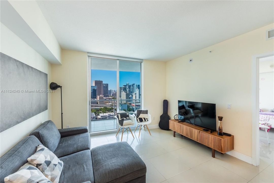 Recently Sold: $450,000 (2 beds, 2 baths, 1290 Square Feet)